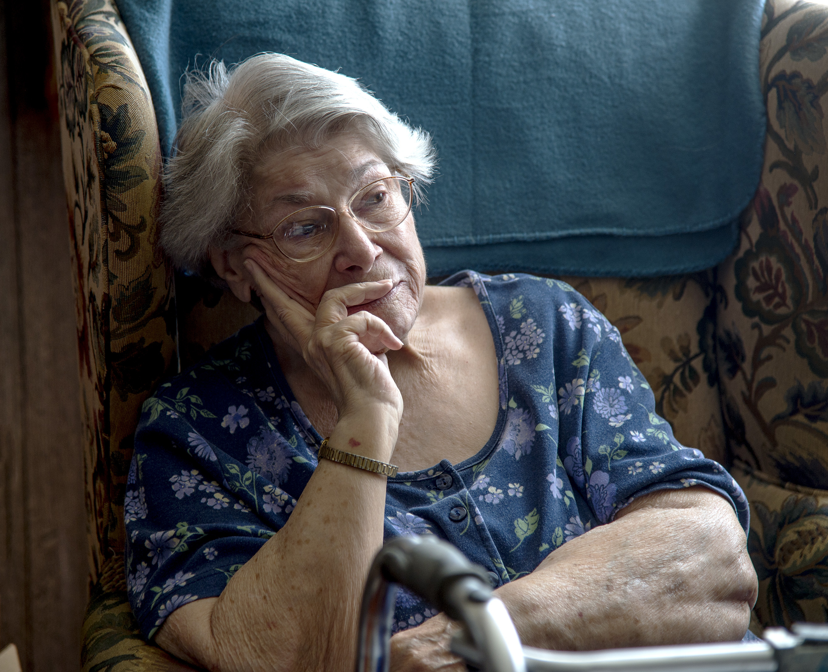 Пожилая женщина бабушка